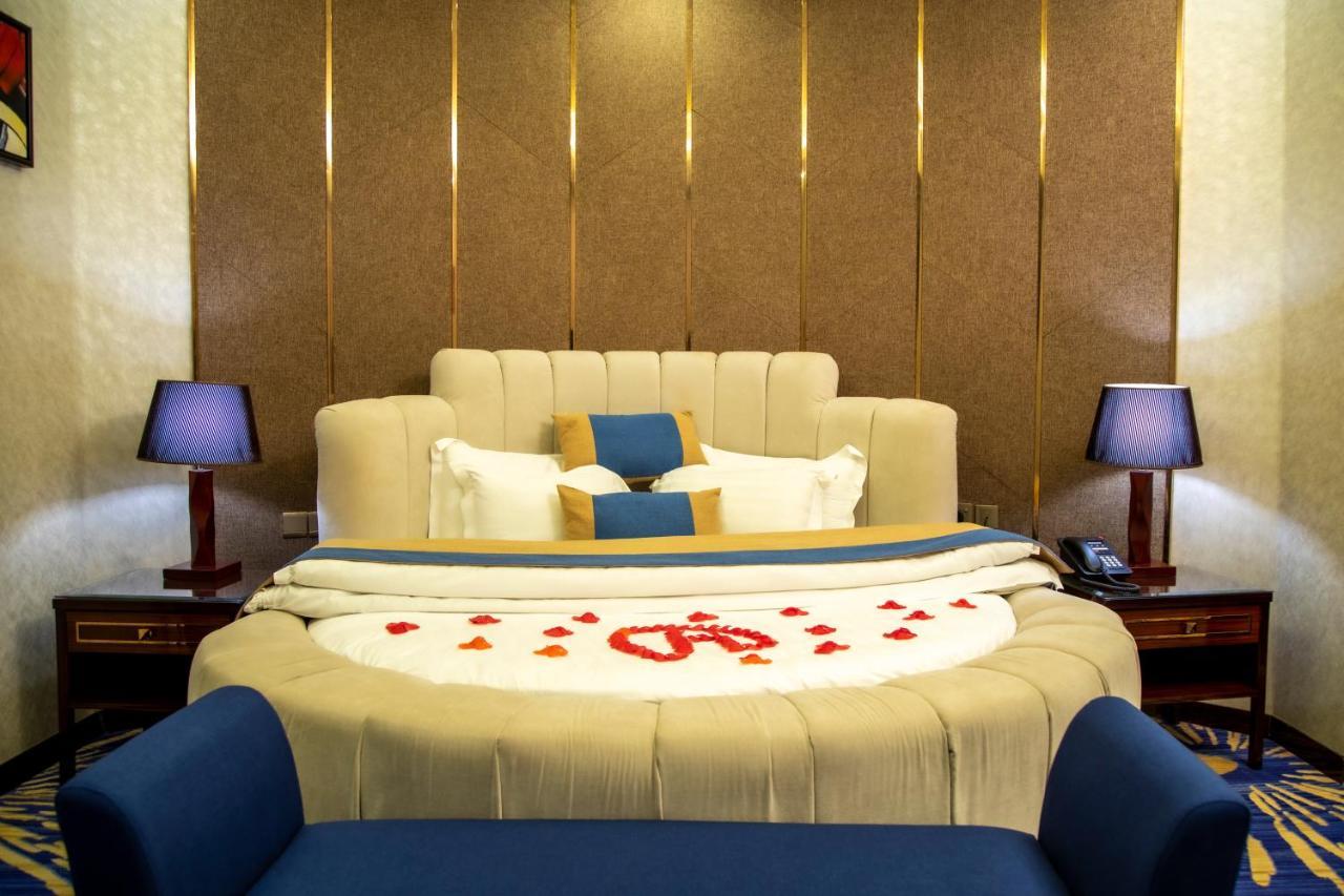 فندق هوليداي الخليج الرياض - Holiday Al Khaleej Hotel Exteriér fotografie